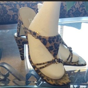 Ann Marino cheetah print small heel sandals